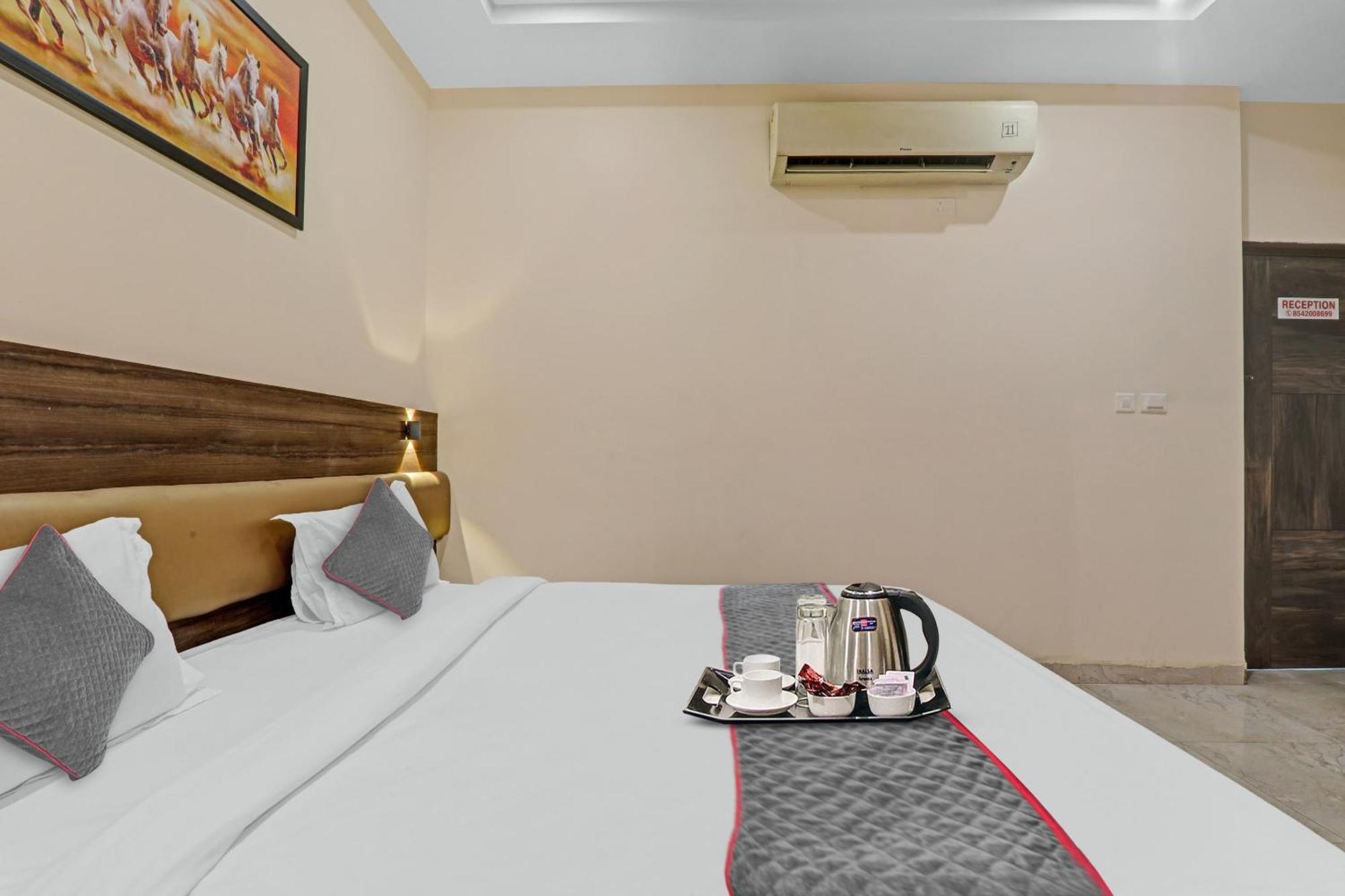 Townhouse 1150 Hotel Dayal Palace Chinhat Eksteriør bilde