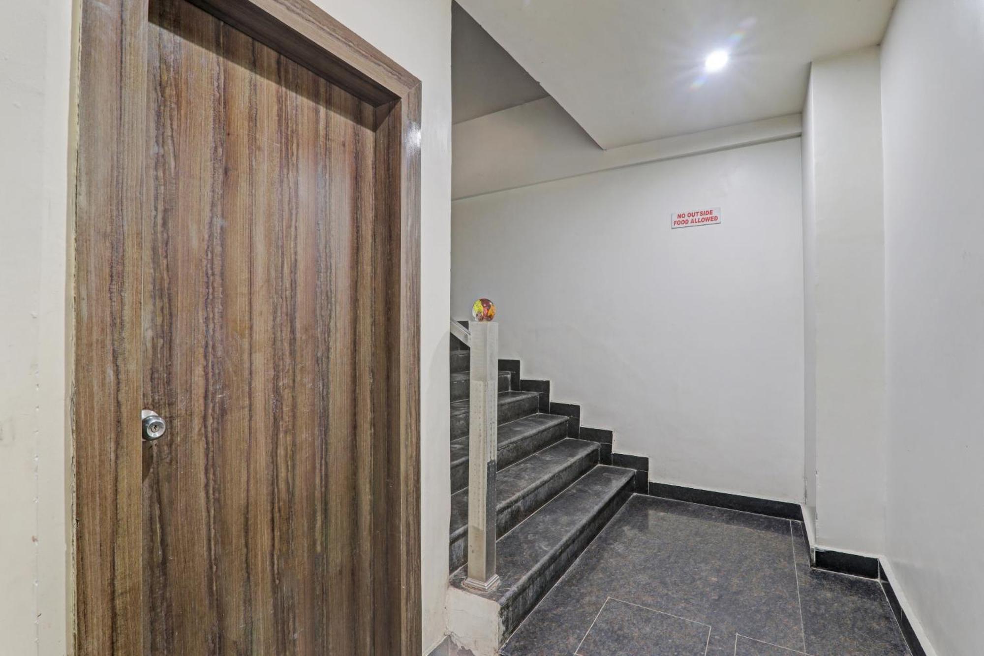 Townhouse 1150 Hotel Dayal Palace Chinhat Eksteriør bilde